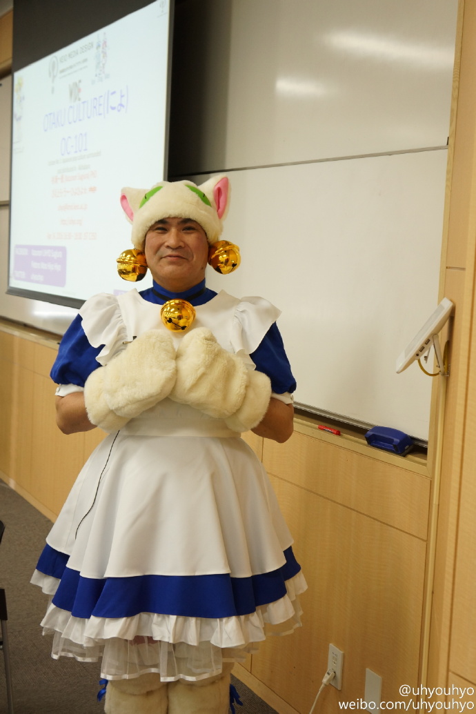 别人家的教授!边出cos边上课