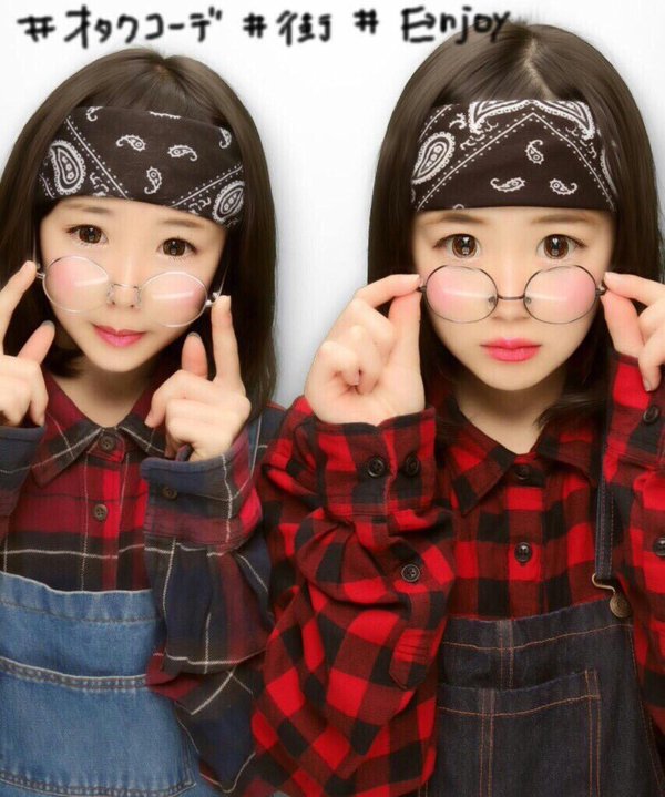 日本女大学生流行穿成御宅出门游玩拍照