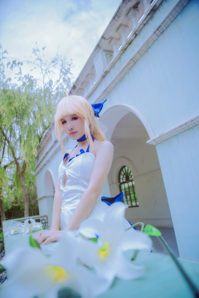 夏美酱cos黑saber图片_saber婚纱cos