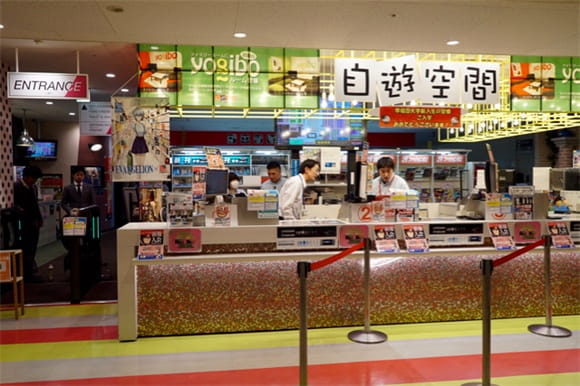 日本网吧,VR设备