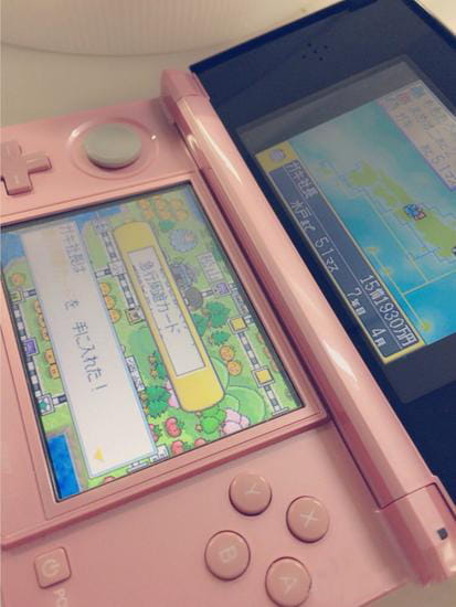 粉色的3DS充满了萌萌的气息呢