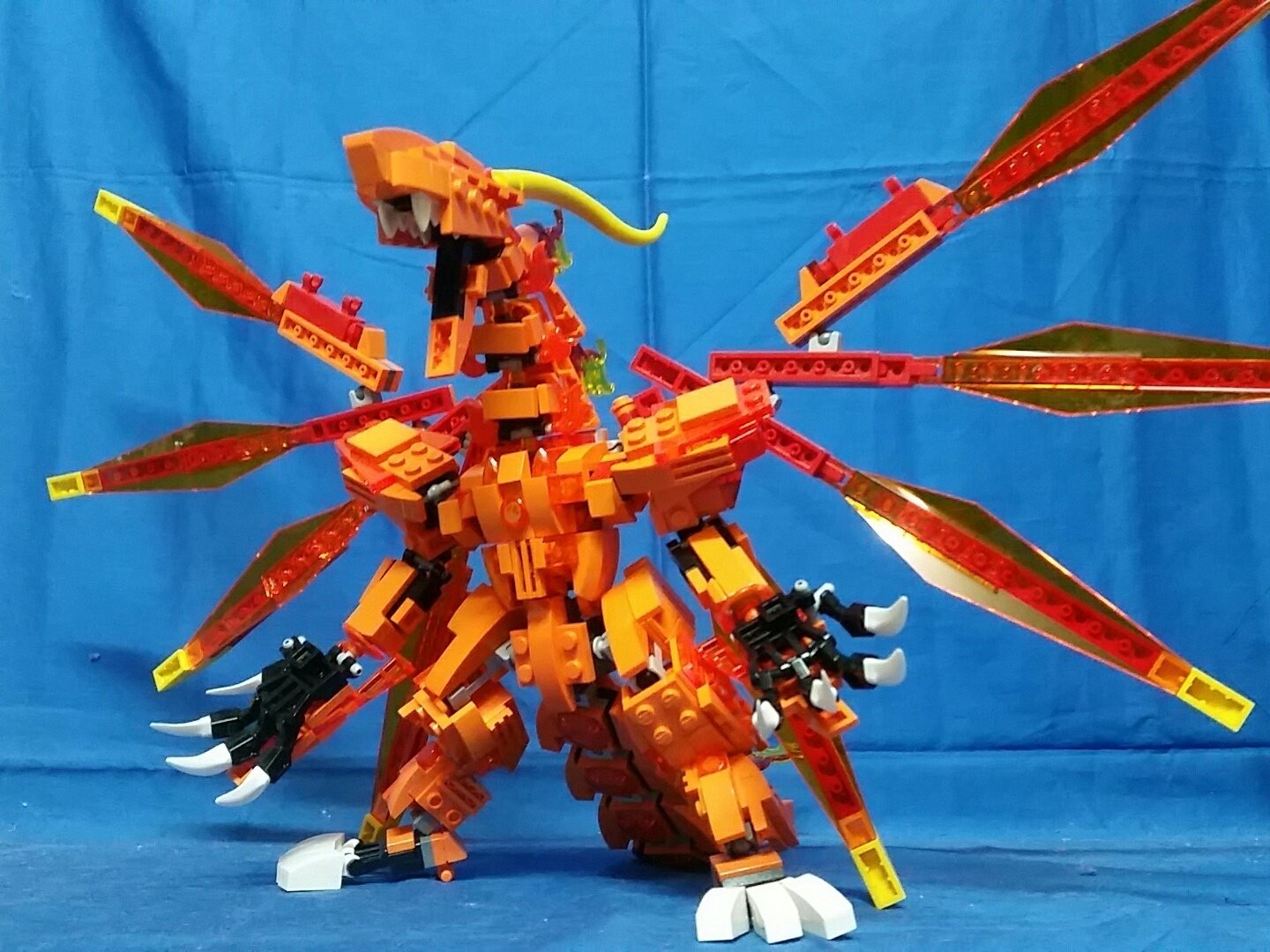 技术宅用乐高积木打造飞翼零式高达拼图 做工精湛(3)